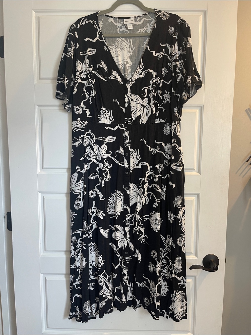 Ava & Viv Black & White Floral Button-Front Midi Dress